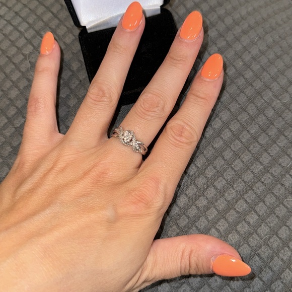 Kay Jeweler’s Ring - Picture 3 of 3